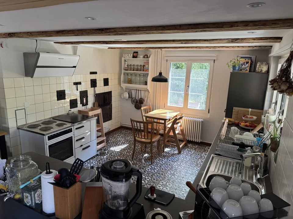 Befristet für 1 Jahr: Möbliertes Riegelhaus (>170 m²) mit Garten & Erdsondenheizung