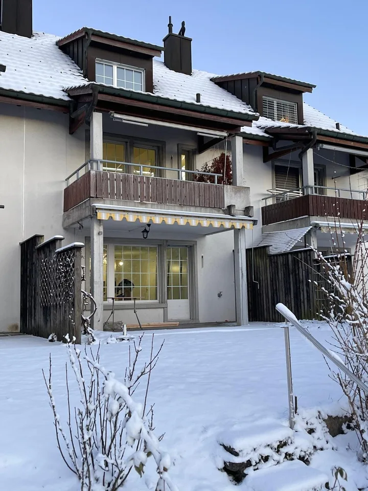 Frisch kernsaniertes, charmantes Mitteleinfamilienhaus (Baujahr 1990) im beschaulichen Turbenthal kombiniert moderne Urbanität mit dem Traum eines eigenen Hauses auf dem Land.