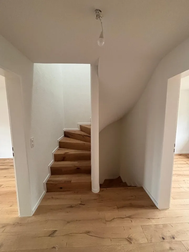 Frisch kernsaniertes, charmantes Mitteleinfamilienhaus (Baujahr 1990) im beschaulichen Turbenthal kombiniert moderne Urbanität mit dem Traum eines eigenen Hauses auf dem Land.