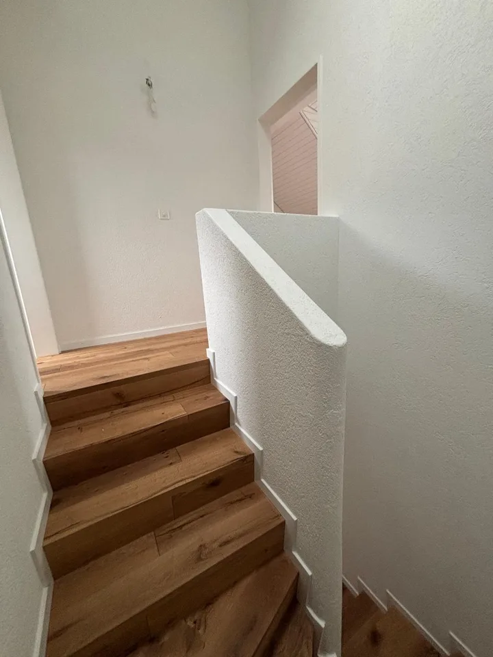 Frisch kernsaniertes, charmantes Mitteleinfamilienhaus (Baujahr 1990) im beschaulichen Turbenthal kombiniert moderne Urbanität mit dem Traum eines eigenen Hauses auf dem Land.