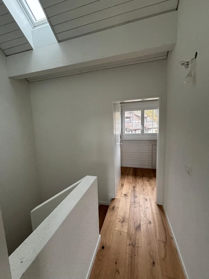 Frisch kernsaniertes, charmantes Mitteleinfamilienhaus (Baujahr 1990) im beschaulichen Turbenthal kombiniert moderne Urbanität mit dem Traum eines eigenen Hauses auf dem Land.