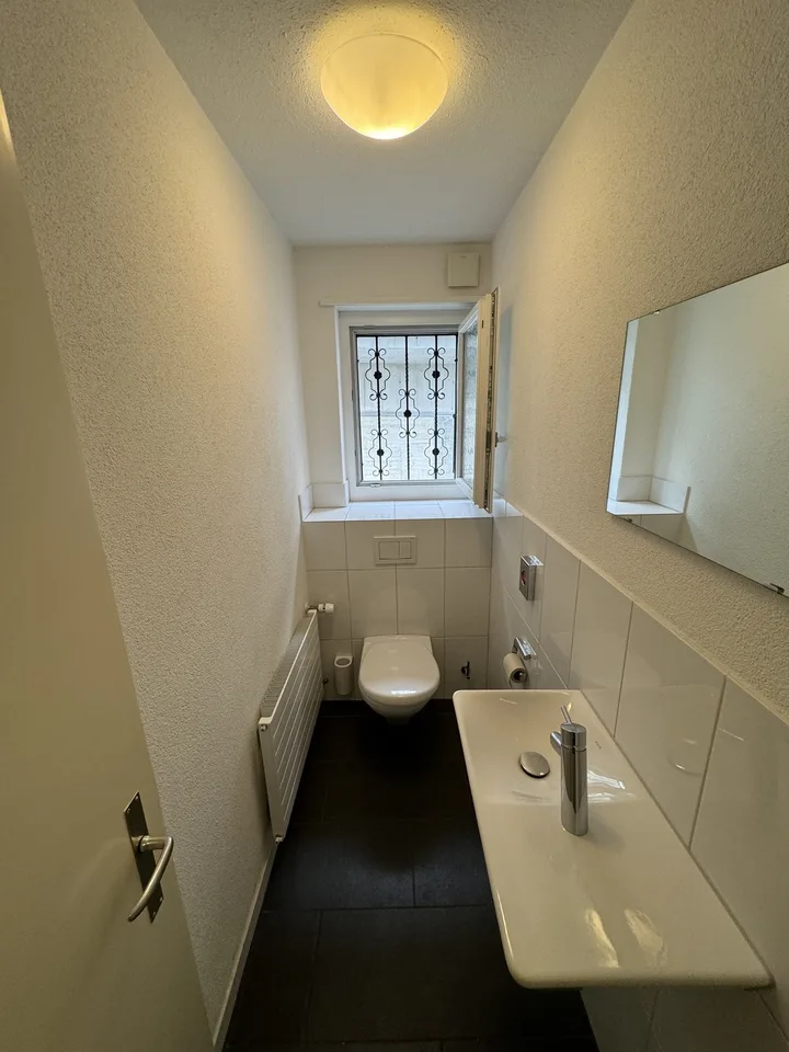 möbliertes Zimmer