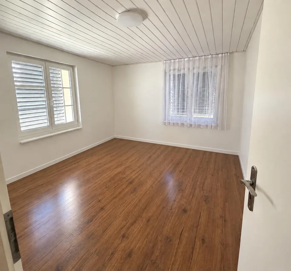 Helle 4.5-Zimmer-Wohnung mit Balkon in Kradolf – Garten zur Mitbenutzung