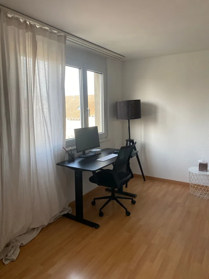 Moblierte Wohnung mit Parkplatz– Temporaere Vermietung