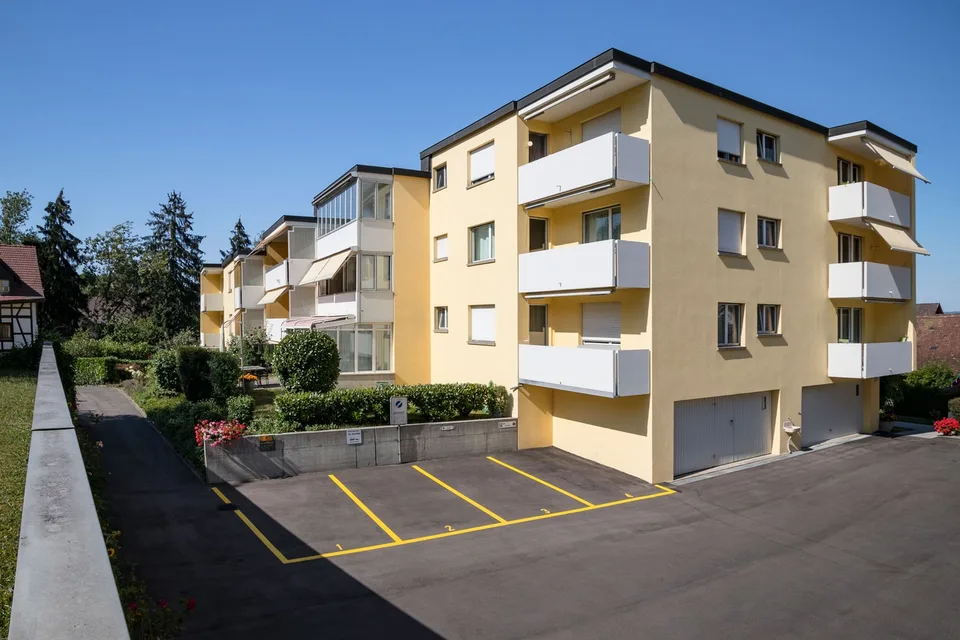 3.5-room apartment with balcony and garage in Dielsdorf