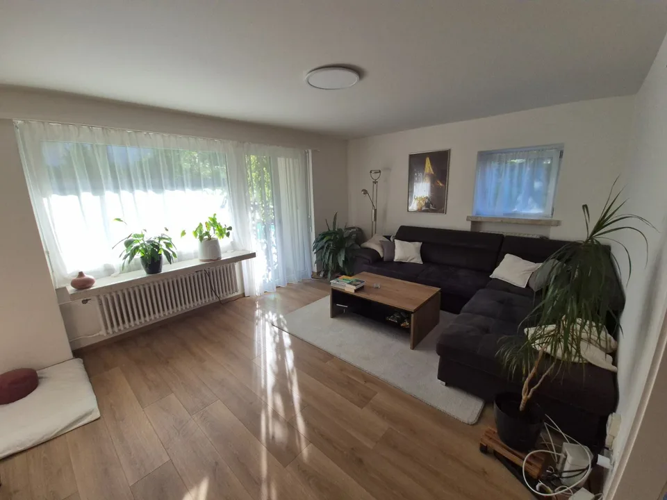 Zweieinhalb-Zimmer-Wohnung mit Balkon in Adliswil