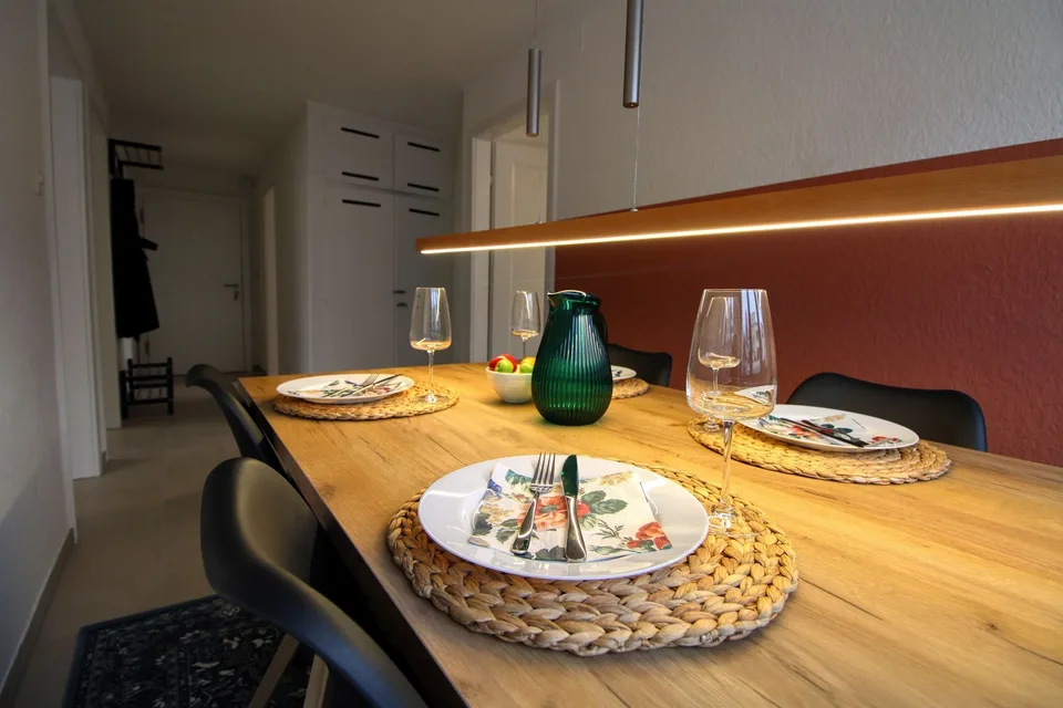 Furnished room in modernised apartment in a top location