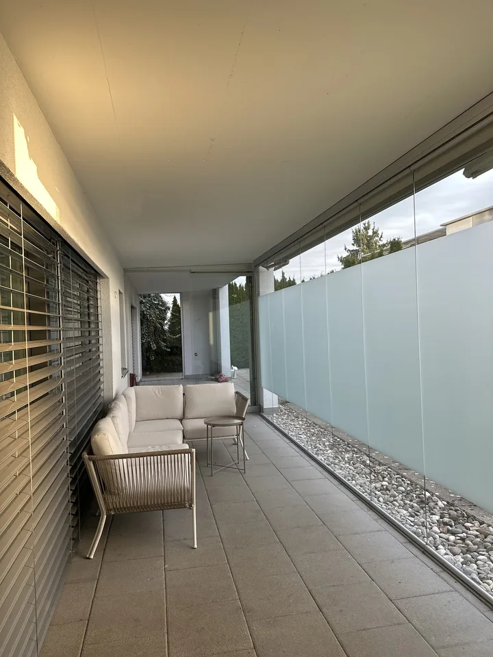Charmant appartement de 2,5 pièces avec jardin à Richterswil