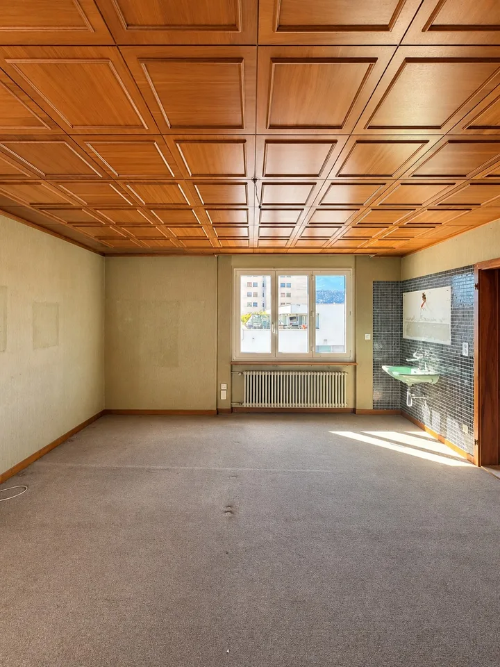Grosszügige 8-Zimmer-Wohnung auf 255 m2 mit Retro-Charme über den Dächern von Emmenbrücke
