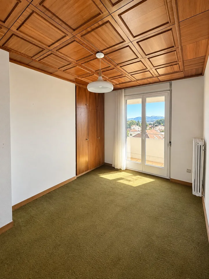 Grosszügige 8-Zimmer-Wohnung auf 255 m2 mit Retro-Charme über den Dächern von Emmenbrücke
