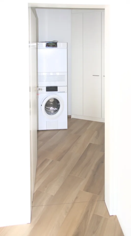Moderne 2.5-Zimmer-Gartenwohnung mit grossem Gartenanteil
