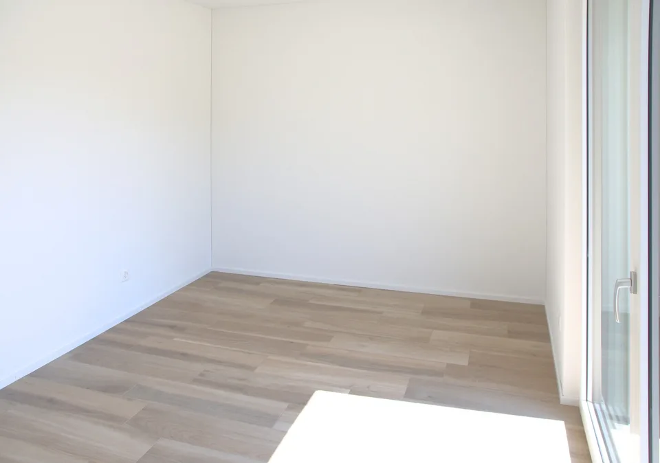 Moderne 2.5-Zimmer-Gartenwohnung mit grossem Gartenanteil