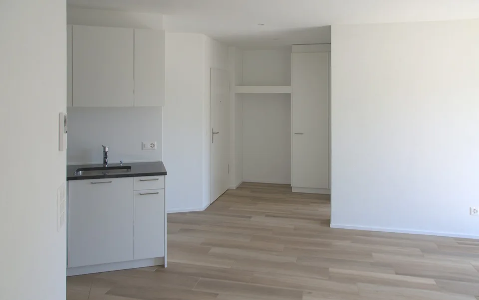 Moderne 2.5-Zimmer-Gartenwohnung mit grossem Gartenanteil
