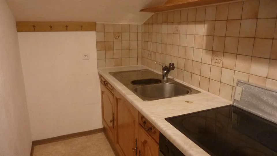 Grosses Haus mit drei Wohnungen zu vermieten an sehr ruhiger Lage