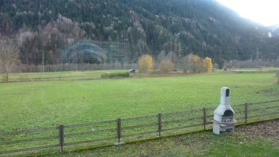 Grosses Haus mit drei Wohnungen zu vermieten an sehr ruhiger Lage