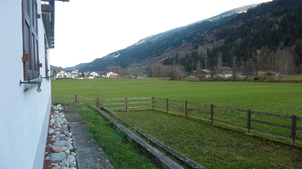 Grosses Haus mit drei Wohnungen zu vermieten an sehr ruhiger Lage