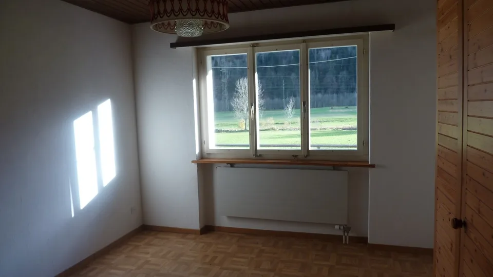 Grosses Haus mit drei Wohnungen zu vermieten an sehr ruhiger Lage