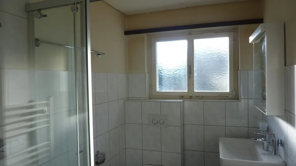 Grosses Haus mit drei Wohnungen zu vermieten an sehr ruhiger Lage