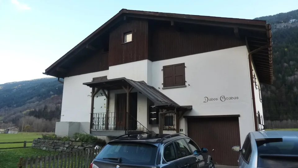 Grosses Haus mit drei Wohnungen zu vermieten an sehr ruhiger Lage