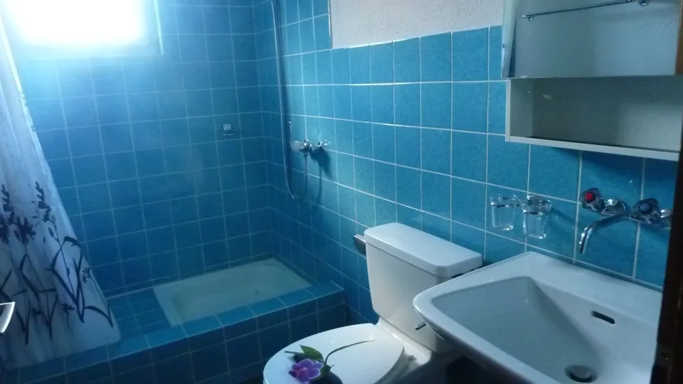 Grosses Haus mit drei Wohnungen zu vermieten an sehr ruhiger Lage