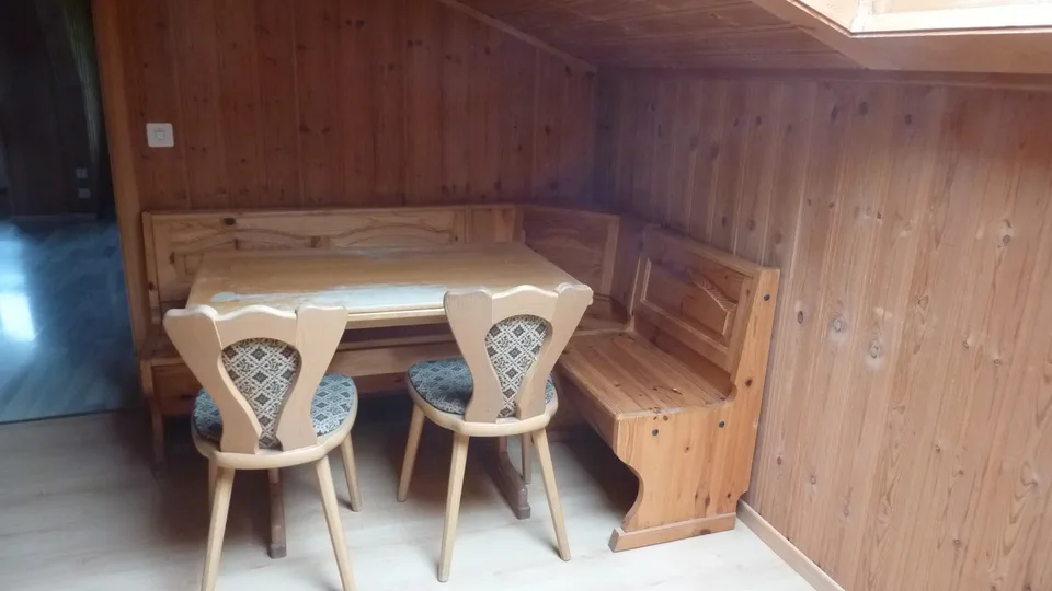 Grosses Haus mit drei Wohnungen zu vermieten an sehr ruhiger Lage