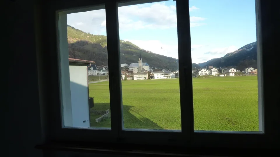 Grosses Haus mit drei Wohnungen zu vermieten an sehr ruhiger Lage