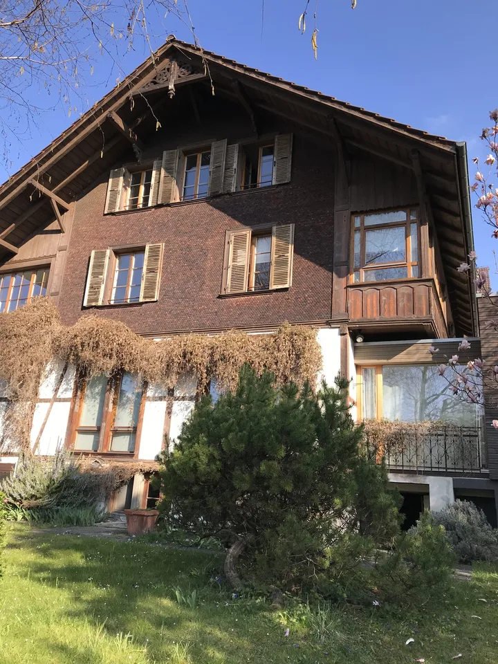 Grosszügige Wohnung im Dorfkern mit zwei Balkonen