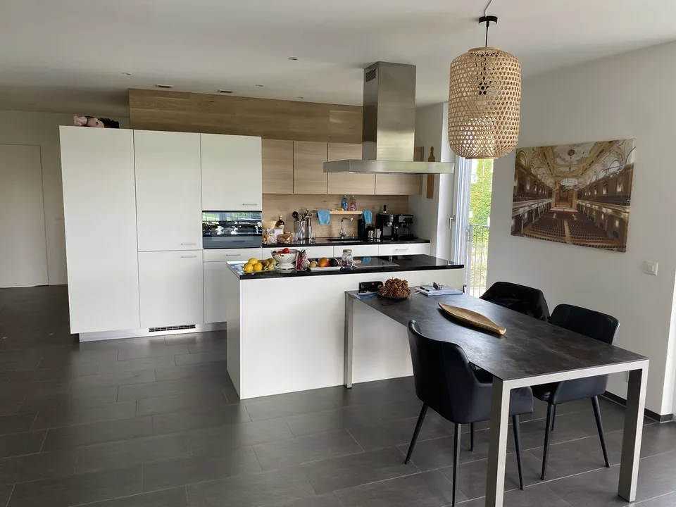 Moderne 3.5-Zimmer-Wohnung mit Balkon und schöner Seesicht in Steinach