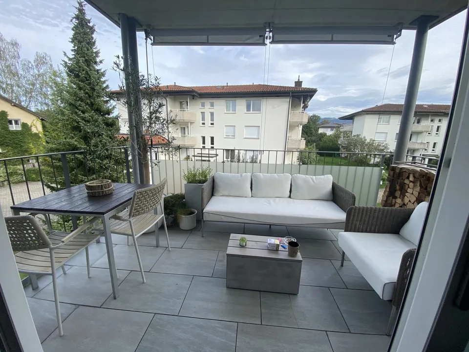 Moderne 3.5-Zimmer-Wohnung mit Balkon und schöner Seesicht in Steinach