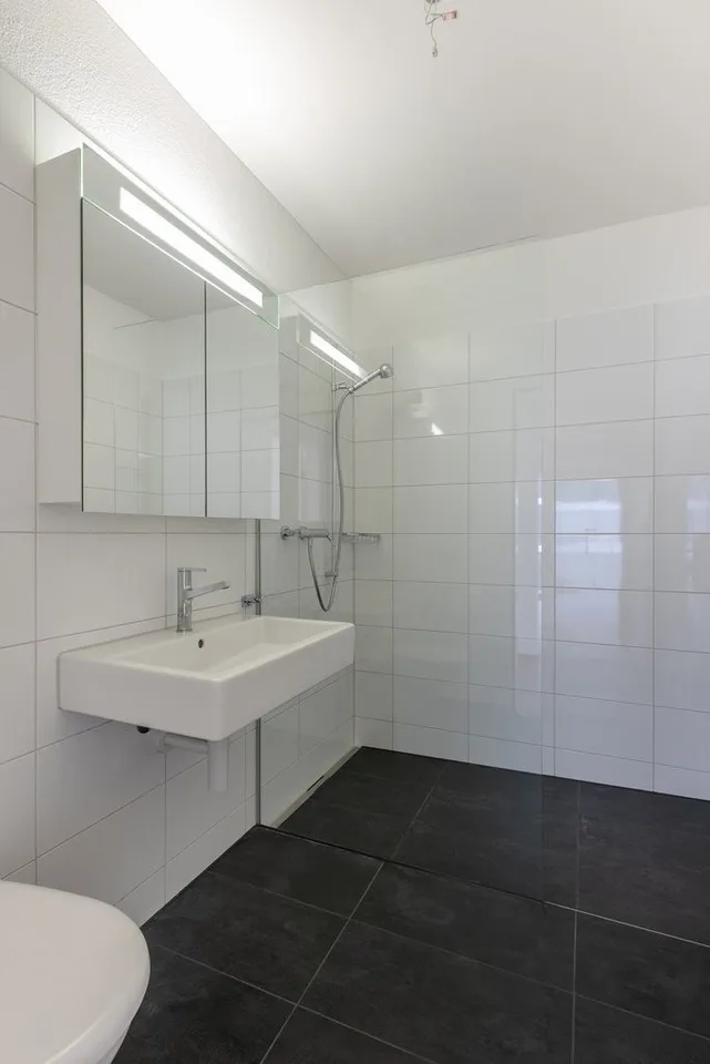 Gemütliche 3.5-Zimmer-Wohnung mit Balkon in Bern Brünnen – Foto 3 von 11