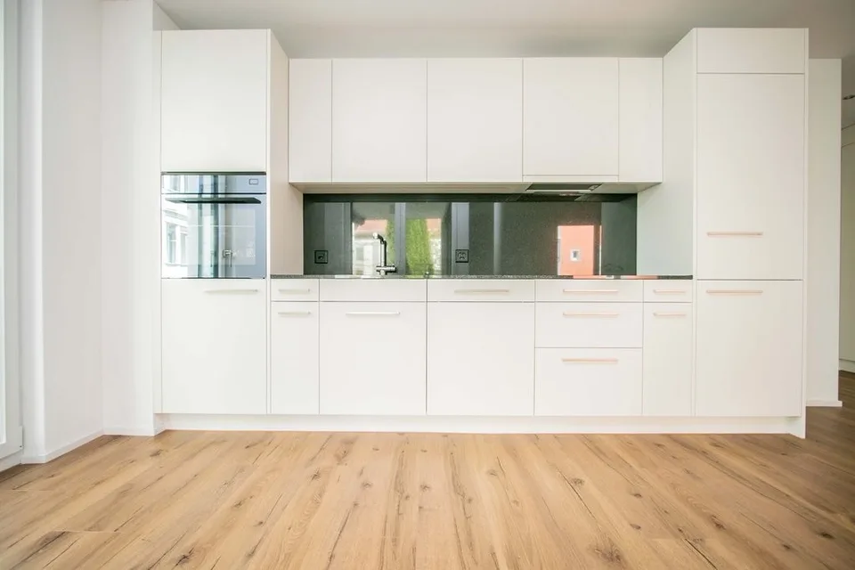 Wohnen im Neubau: 2.5 Zimmer-Wohnung im Erdgeschoss nahe Zentrum – Foto 2 von 8