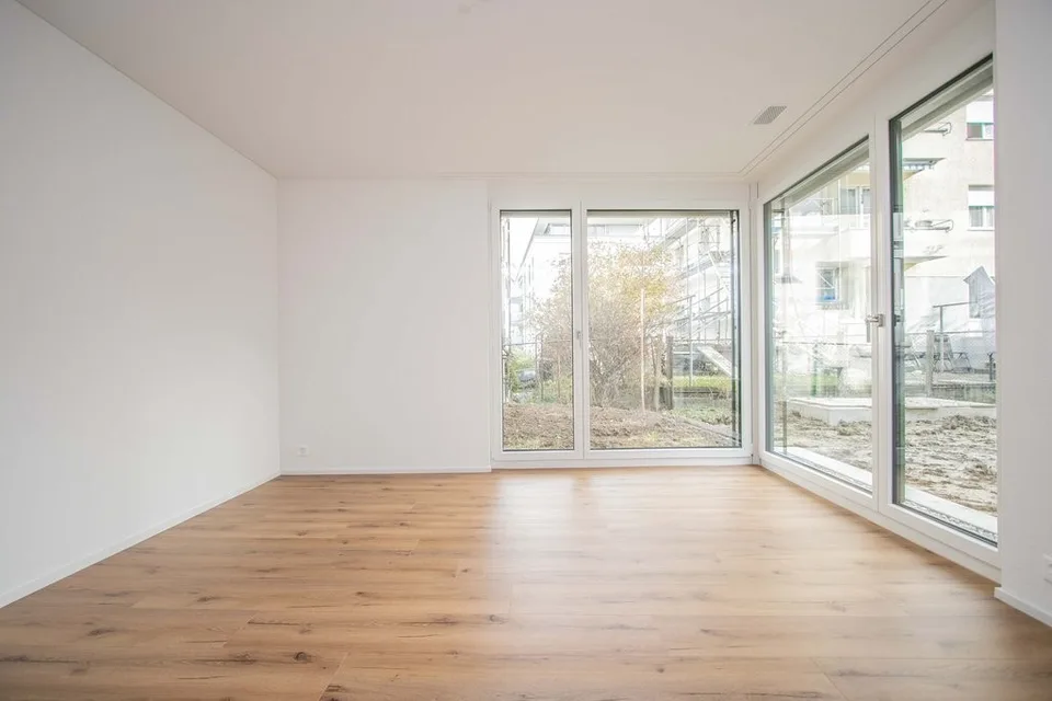 Wohnen im Neubau: 2.5 Zimmer-Wohnung im Erdgeschoss nahe Zentrum – Foto 6 von 8