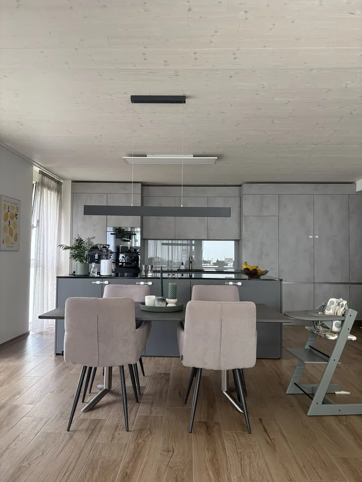 Moderne 4.5 Zh Wohnung mit Eigentumsstandard