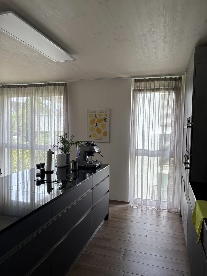 Moderne 4.5 Zh Wohnung mit Eigentumsstandard