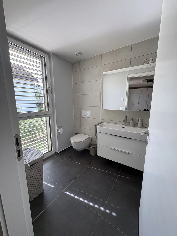Moderne 4.5 Zh Wohnung mit Eigentumsstandard