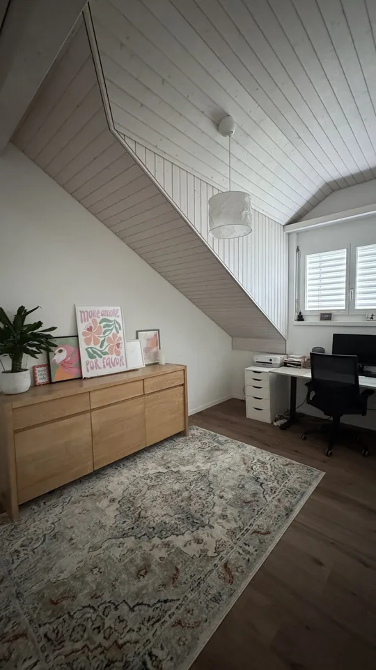 Schöne Dachwohnung zu vermieten