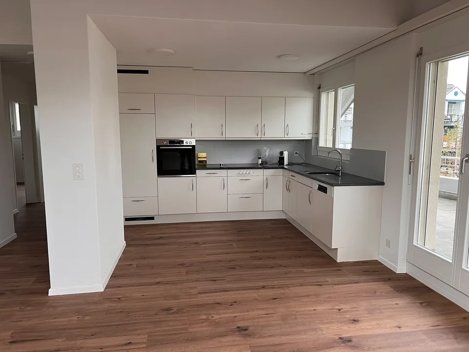 Schöne Dachwohnung zu vermieten