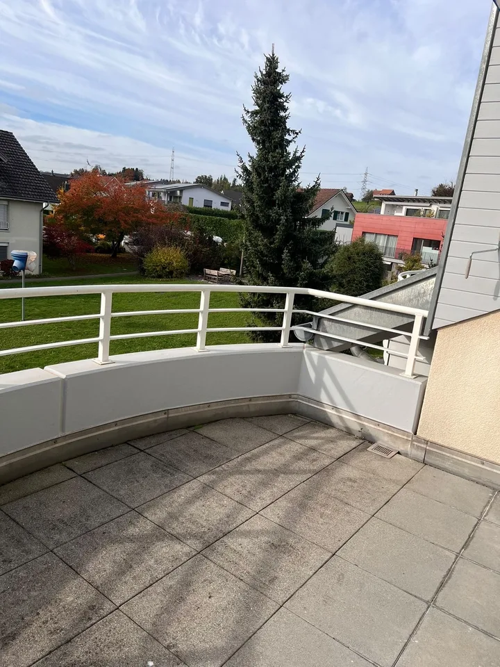 Schöne Dachwohnung zu vermieten