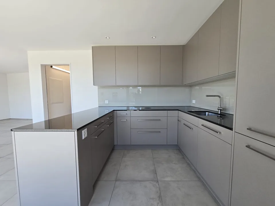 Grosszügige, moderne Neubau-Attika-Wohnung 3,5 Zimmer in Oftringen
