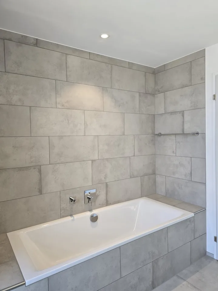Grosszügige, moderne Neubau-Attika-Wohnung 3,5 Zimmer in Oftringen