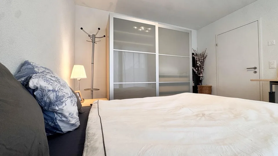 PER SOFORT - 1 WG Zimmer in 90qm Wohnung