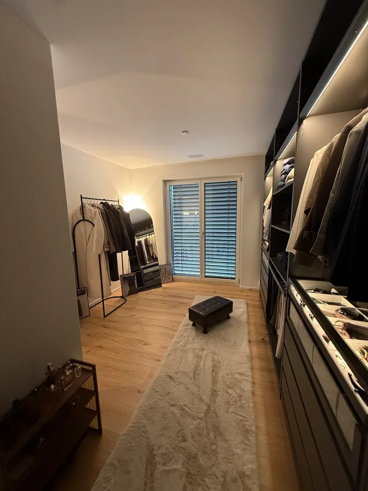 Neue und moderne, möblierte 3.5 Zi Wohnung