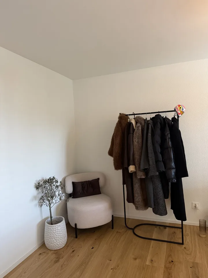 Neue und moderne, möblierte 3.5 Zi Wohnung