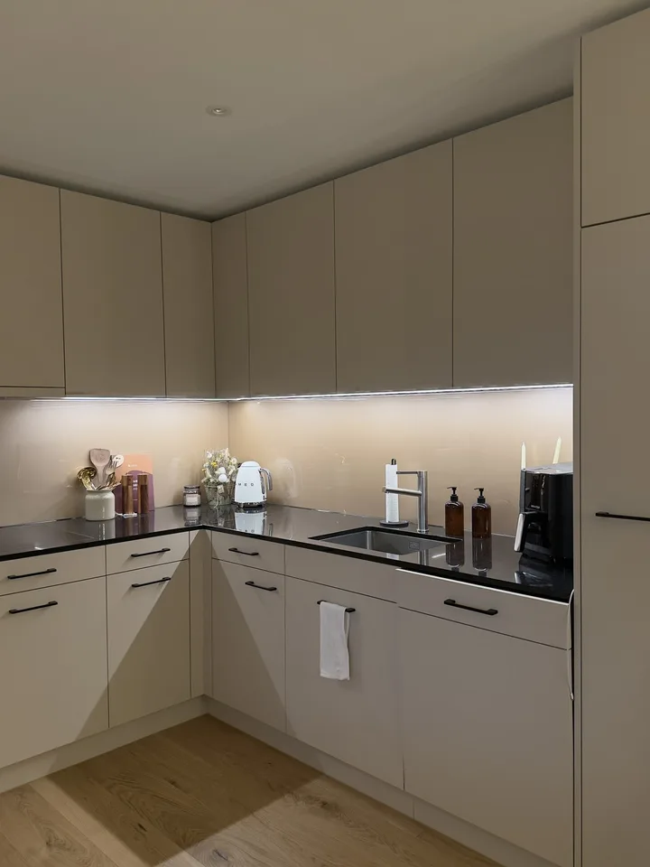 Neue und moderne, möblierte 3.5 Zi Wohnung