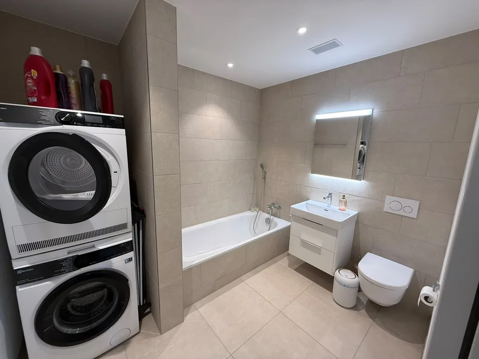 Appartement moderne 3.5 pièces avec beaucoup de lumière et un balcon spacieux