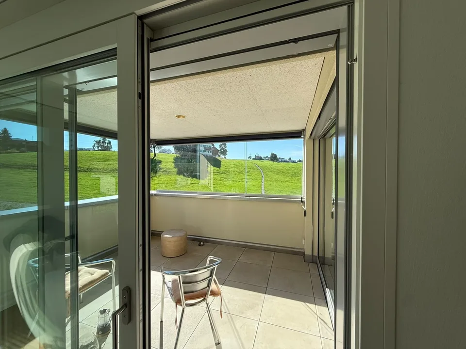 Appartement moderne 3.5 pièces avec beaucoup de lumière et un balcon spacieux