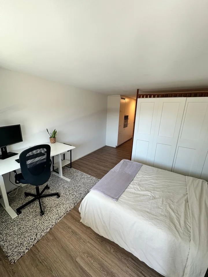 Möbliertes Studio in Baar mit Balkon ab sofort verfügbar