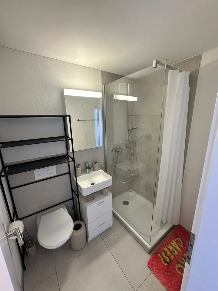 Möbliertes Studio in Baar mit Balkon ab sofort verfügbar