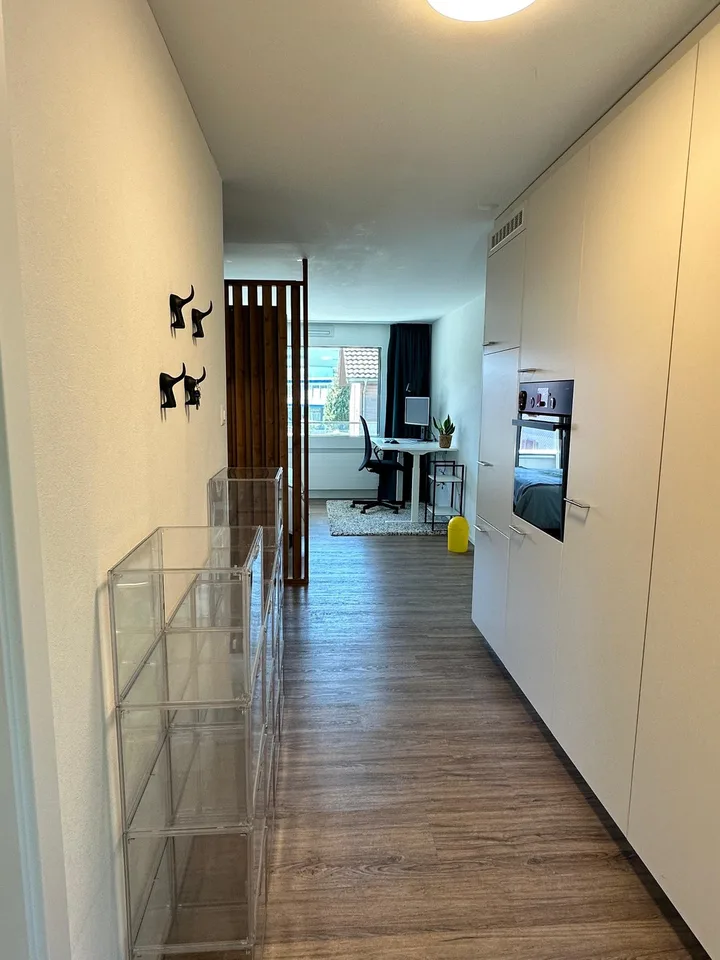 Möbliertes Studio in Baar mit Balkon ab sofort verfügbar