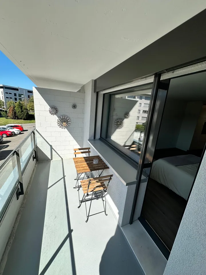 Möbliertes Studio in Baar mit Balkon ab sofort verfügbar